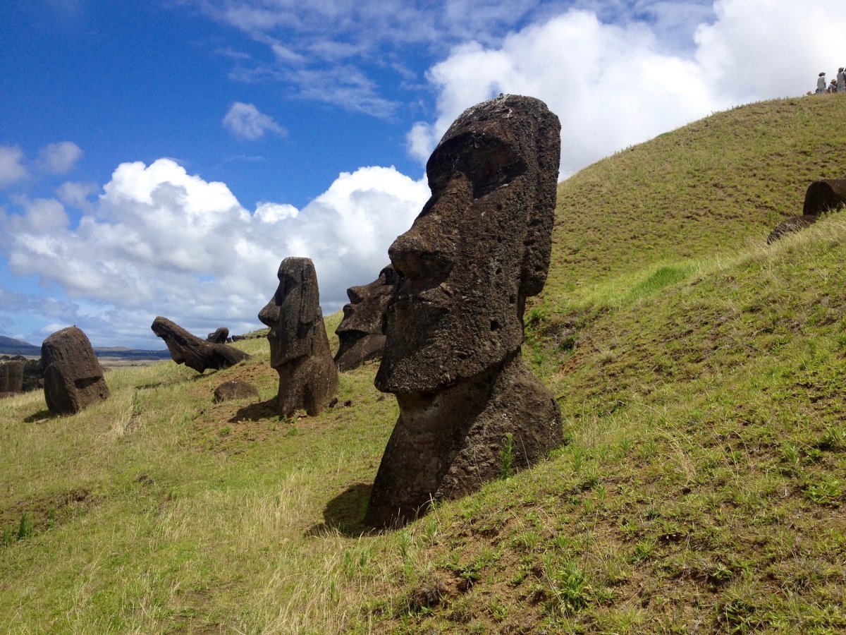 Rano-a-Raraku-Isola-di-Pasqua-C.-15.thumb.jpg.866395646f49b8b9c0f05e47e0531d34.jpg